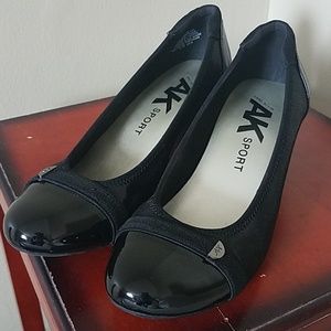 Anne Klein Sport black pumps